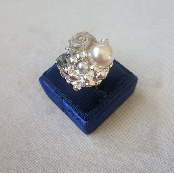 Silver Rose and Pearl Statement Fashion Ring - Picture 4 of 5
